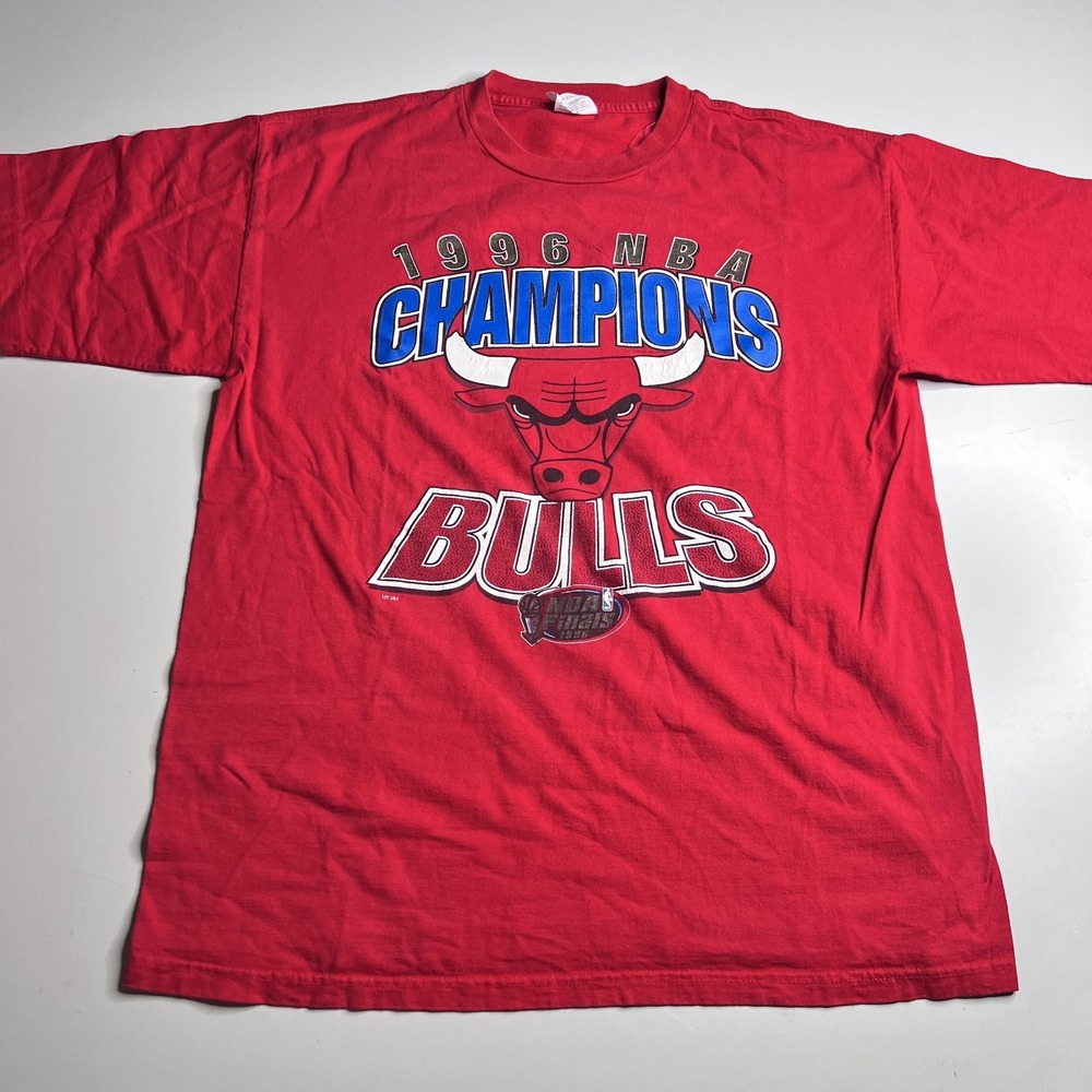 Vintage 1996 NBA Champions Chicago Bulls T-Shirt Red XL Miro Classics 90s Graphi